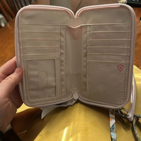 Vera Bradley Crossbody - Picture 3 of 5